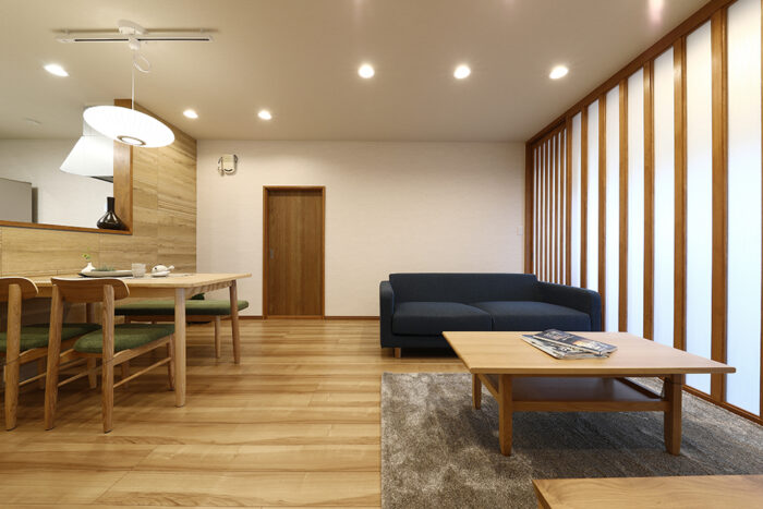 リフォーム施工事例：フルリフォーム　格子が映える和モダンでバリアフリーな家