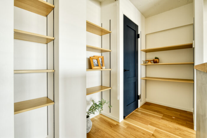 リフォーム施工事例：フルリフォーム　無機質な素材の温度感が調和した開放的な空間