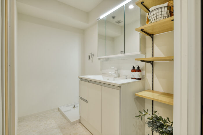 リフォーム施工事例：フルリフォーム　無機質な素材の温度感が調和した開放的な空間