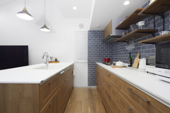 リフォーム施工事例：タイルが目を惹くこだわりのキッチンリフォーム