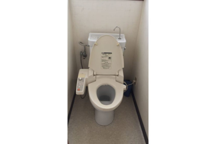 リフォーム施工事例：ライトブルーが映えるこだわりのトイレリフォーム Before