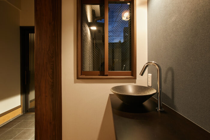 リフォーム施工事例:フルリフォーム 天然木の梁と格子で魅せる、ジャパニーズモダンテイスト