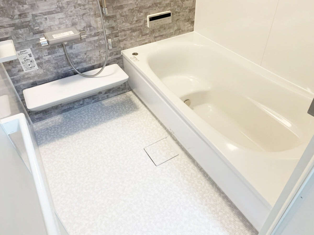 リフォーム施工事例：鹿沼市　GLAYタイルが魅力のお風呂&洗面室リフォーム