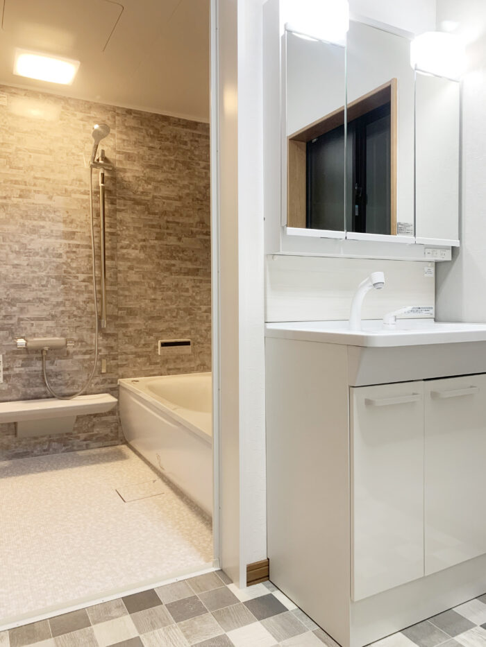 鹿沼市　GLAYタイルが魅力のお風呂&洗面室リフォーム