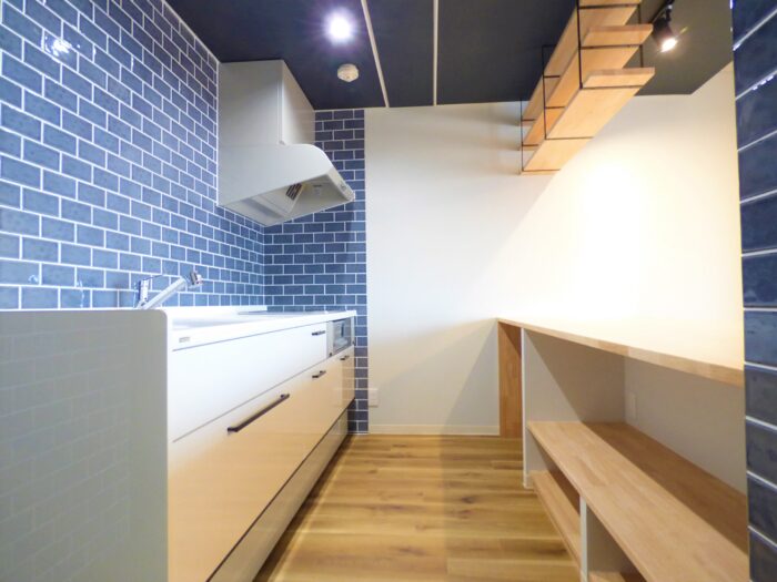 リフォーム施工事例:タイルが際立つキッチンリフォーム