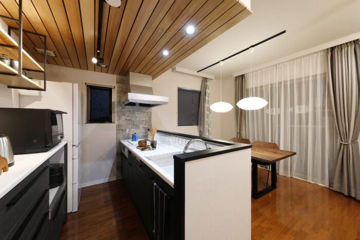 リフォーム施工事例：LDKリフォーム　シックにまとめたヴィラテイストのLDK