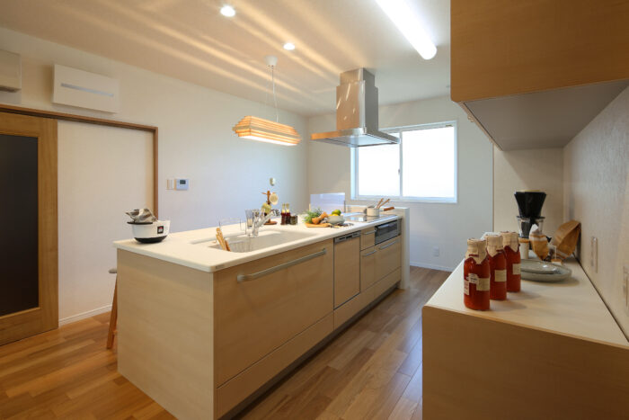 リフォーム施工事例：LDKリフォームで家族で料理を楽しめるキッチンに