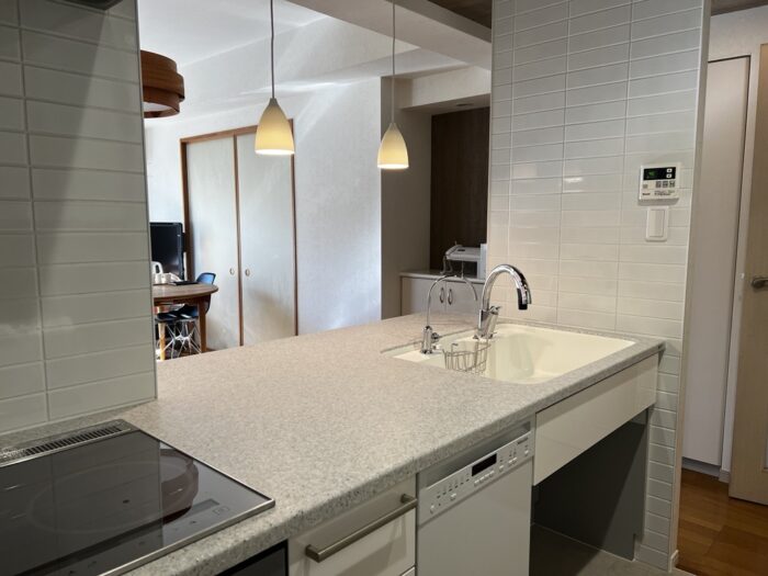 リフォーム施工事例:上品でシンプルにまとまったキッチンへリフォーム