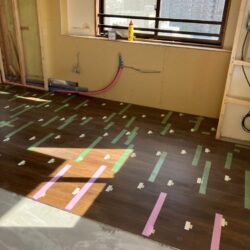 オノヤ 宇都宮宝木リフォームショールーム ブログ「宇都宮市マンションリフォーム工事中　フローリング施工風景」