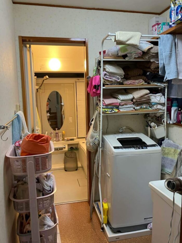 リフォーム施工事例：奥様お気に入りのタイルを組み込んだ洗面スペース Before