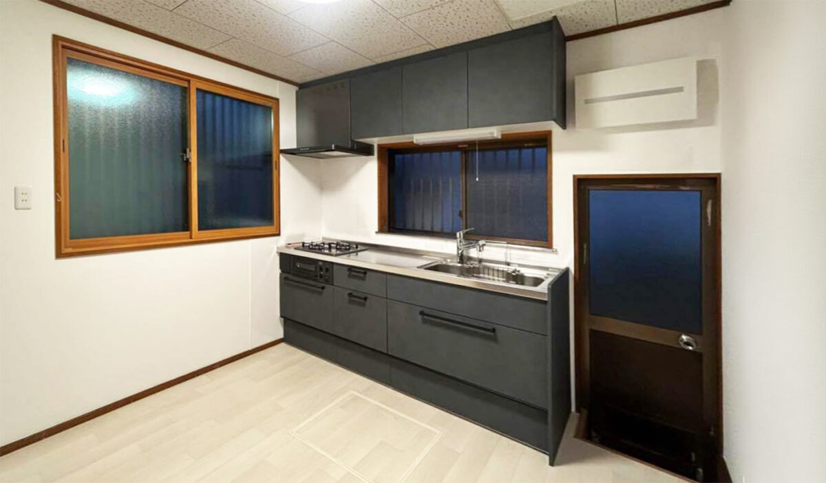 リフォーム施工事例：宇都宮市　お気に入りカラーが映えるキッチンリフォーム