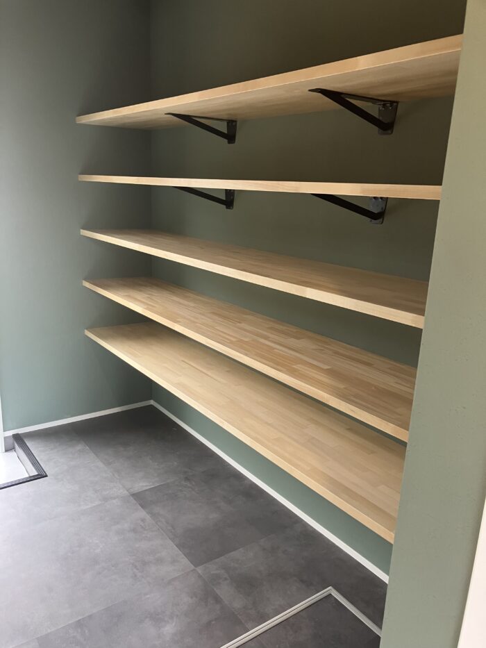 オノヤ 宇都宮宝木リフォームショールーム ブログ「宇都宮リフォーム　パイン集成材の棚」